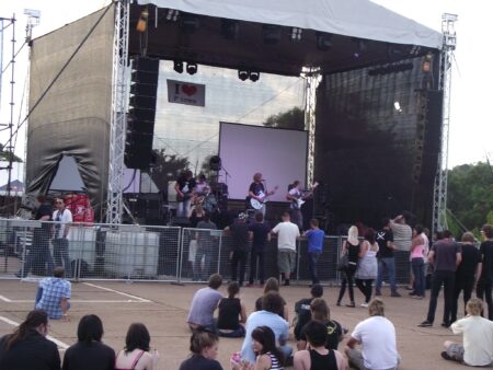 Frankie Fire - Pretty Girls (Music Video) 1