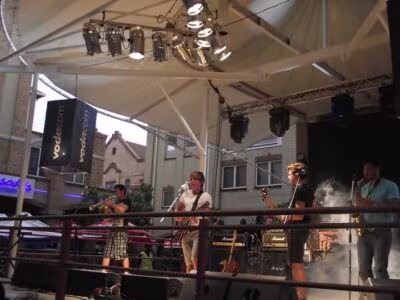 The December Streets on stage @ Hatfield Carnival