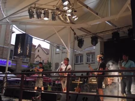 The December Streets on stage @ Hatfield Carnival