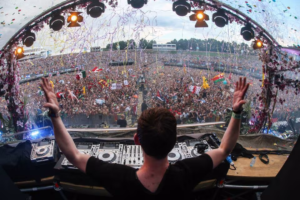 Music Festivals: 10 Awesome Photos From Around The World 21 Tomorrowland 2013 - Music Festivals