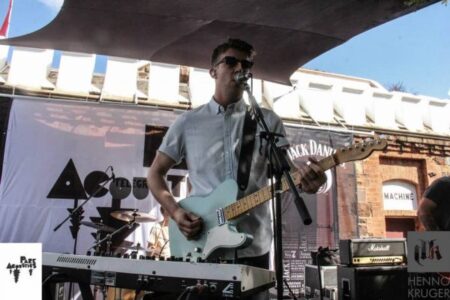 Zebra and Giraffe Declare "It's the End of the Road" 1