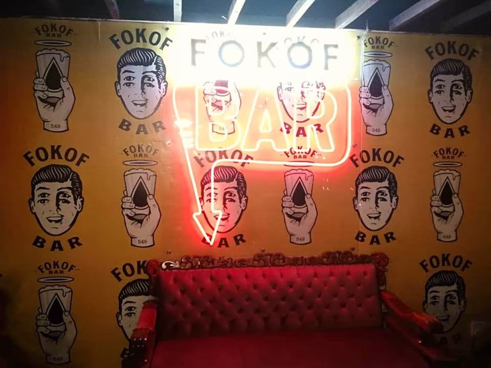 Fokofpolisiekar: 'n Onderhoud met Wynand Myburgh 5 Fokof Bar