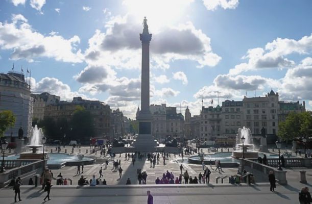 Nelsons Column in London