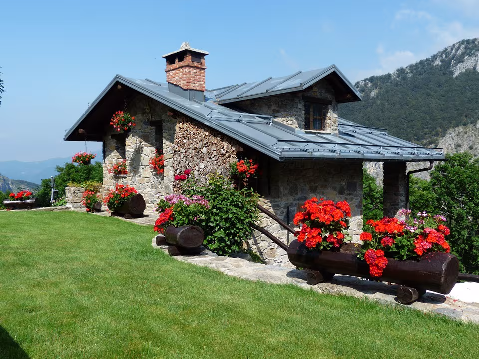 How To Maximize Short-Term Property Investments 6 Summer House - Short-Term Property