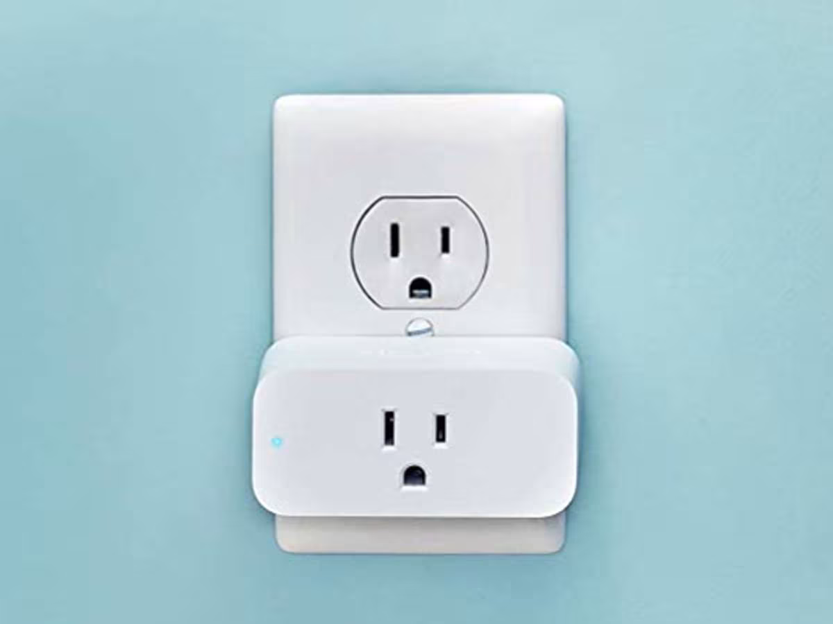 4 Smart Home Devices to Make Your Student Life Easier 11 Smart Plug