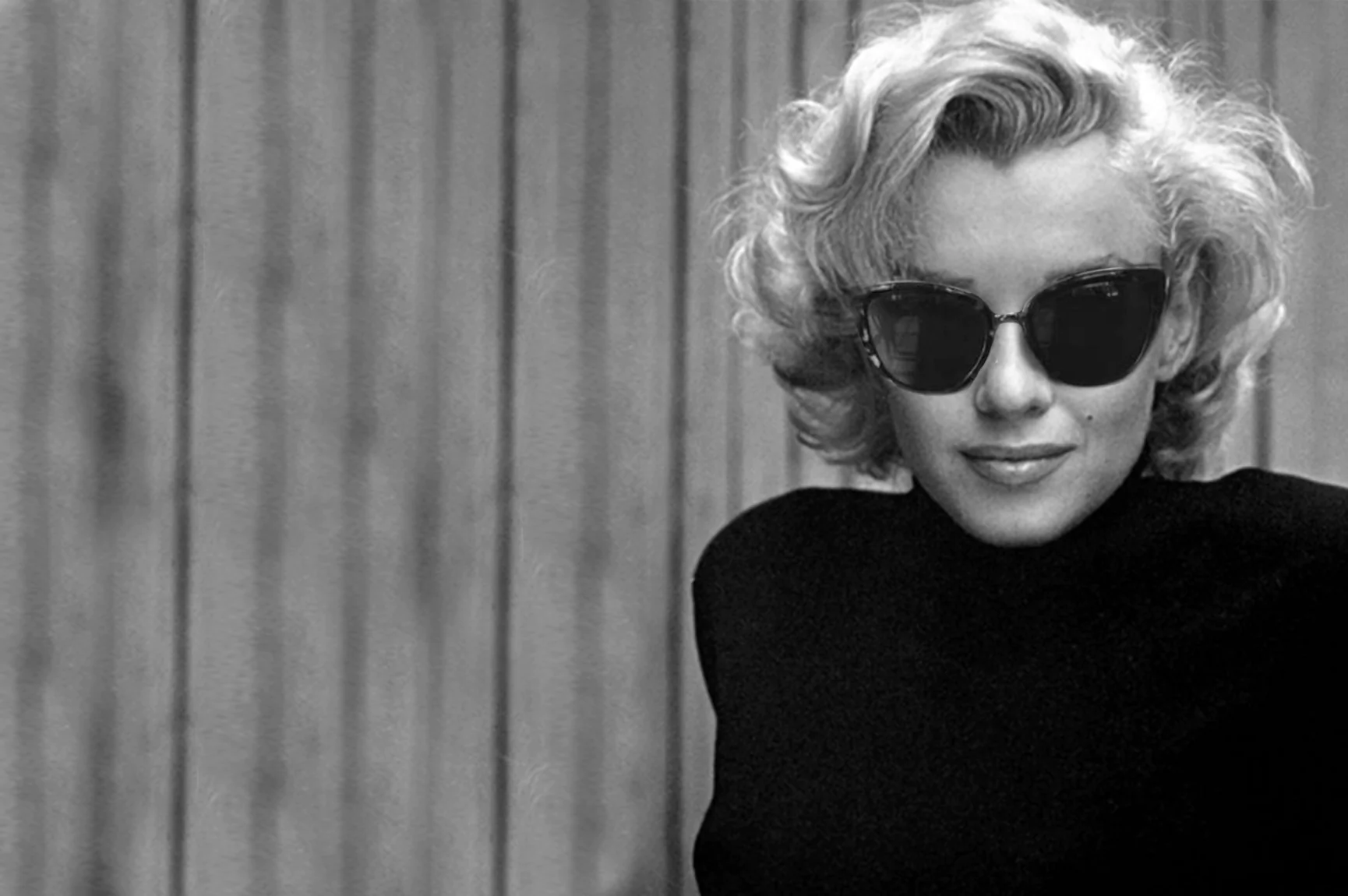 Marilyn Monroe wearing Sunglasses