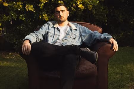 Liam Burger - Sofa