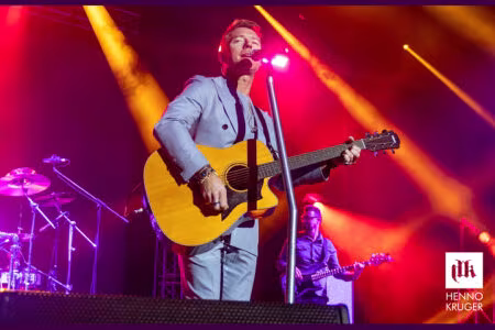 Ronan Keating Featured