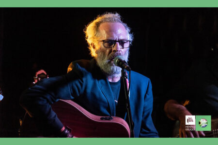 Neil Sandilands Reik Nuwe Enkelsnit Uit: "Huistoe" 1