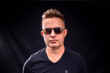 Justin VR Featured
