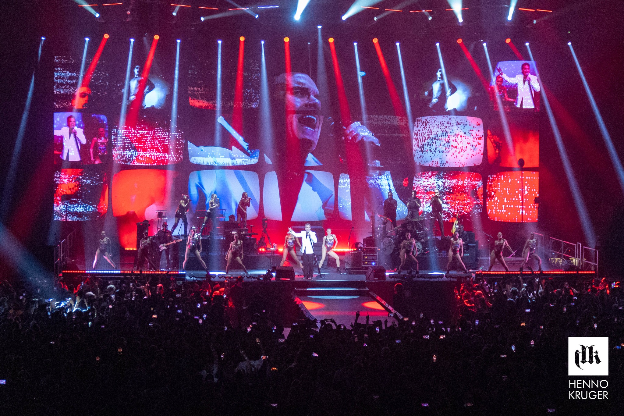 Photo Album: Robbie Williams @ SunBet Arena (in Pretoria) 1