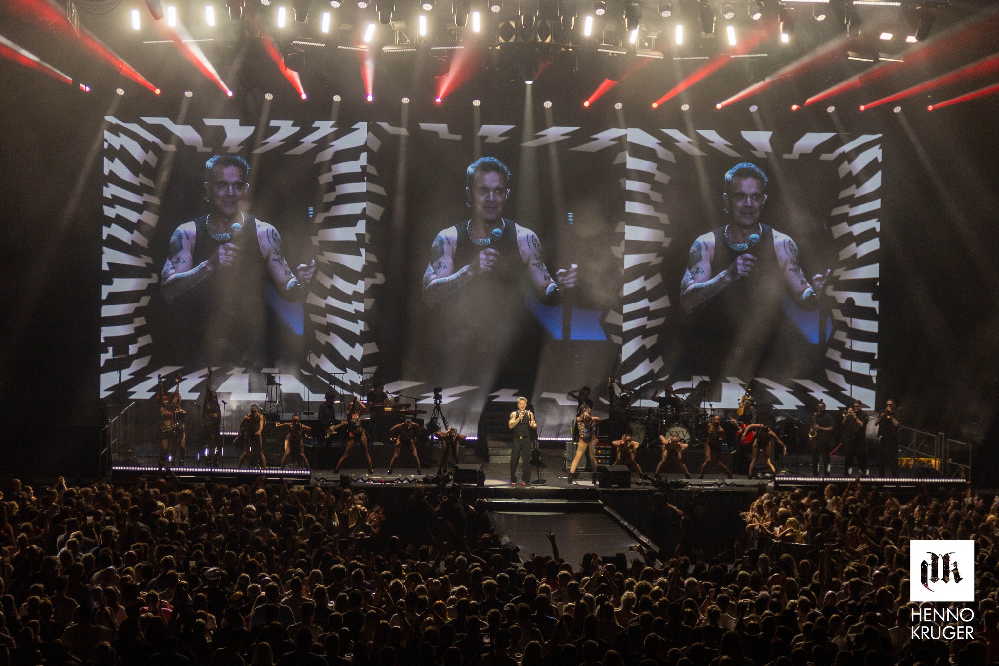 Photo Album: Robbie Williams @ SunBet Arena (in Pretoria) 3