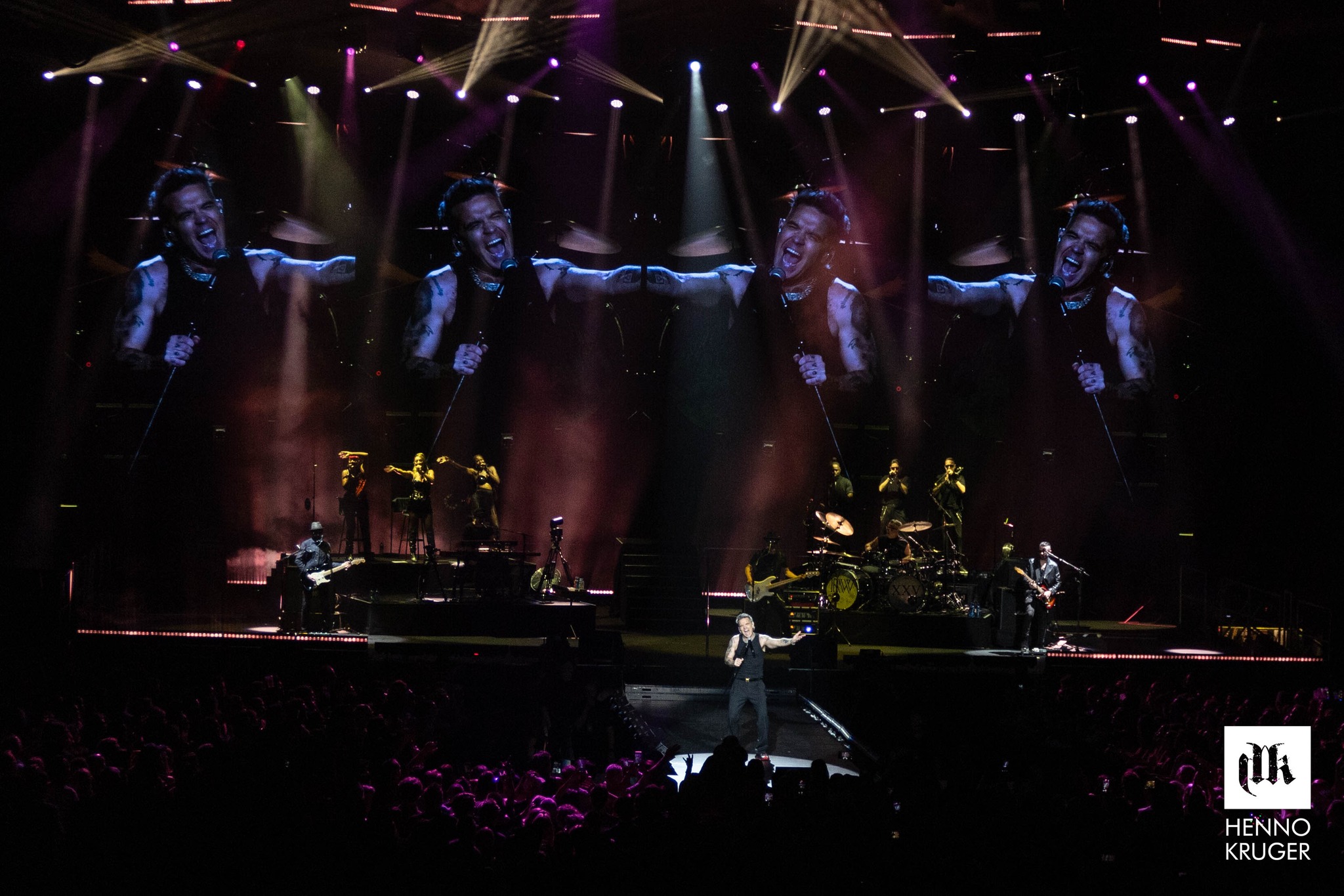 Photo Album: Robbie Williams @ SunBet Arena (in Pretoria) 6