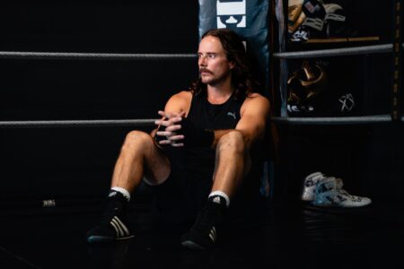 Ampie reik nuwe enkelsnit uit: "Rooftog" 1