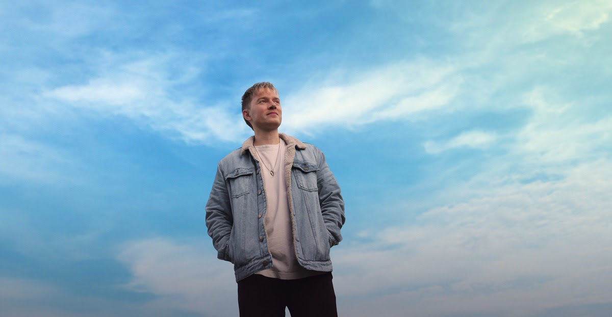 Joneaux Captures The Thrill of Starting Over on “Run Away” 5 Joneaux