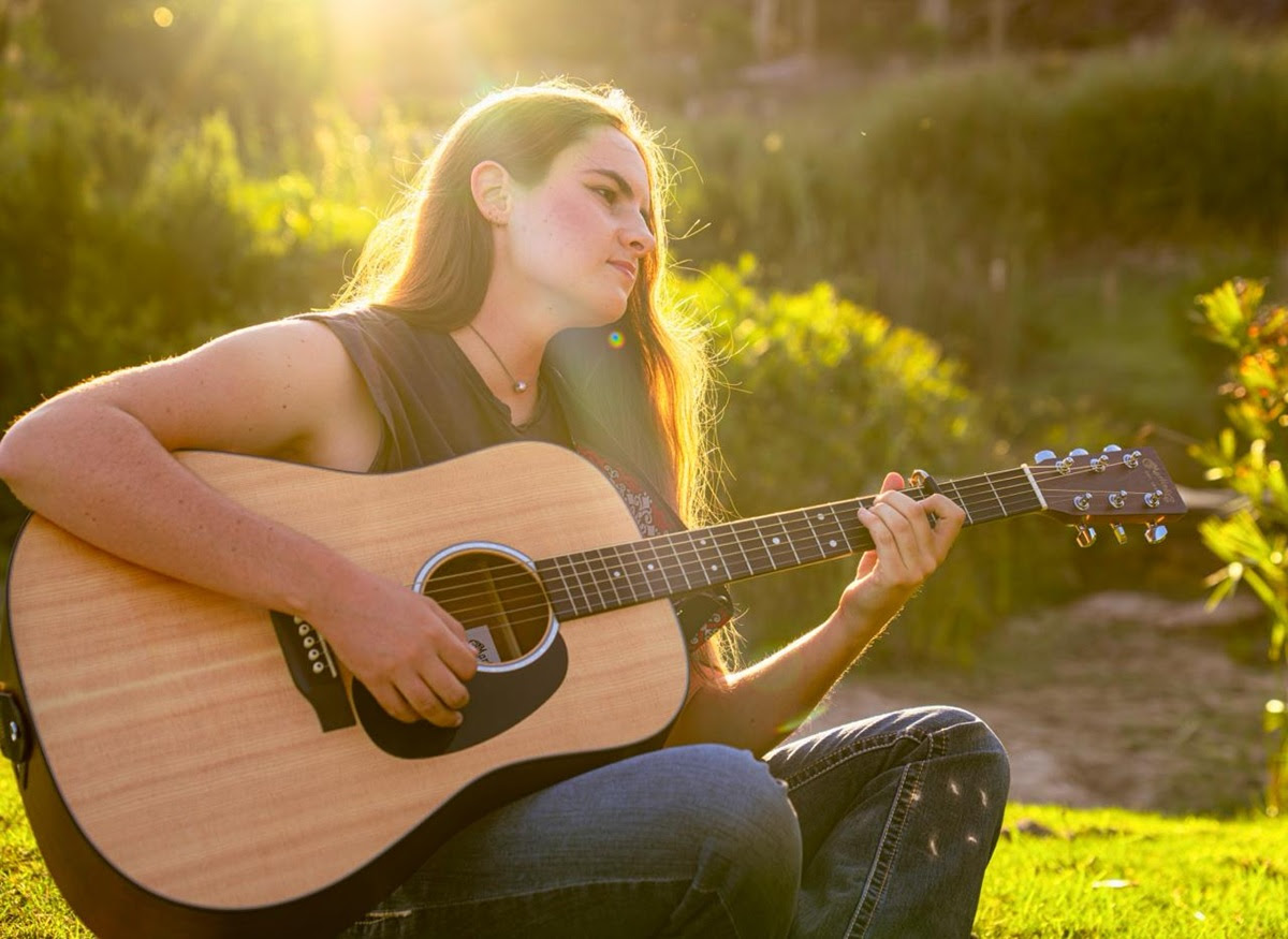 Sasha Burn Releases Emotional New Single: "One" 3 Sasha Burn