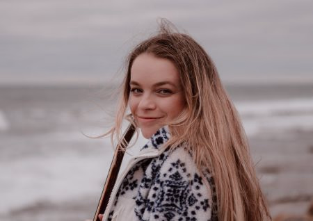 Amy Tjasink turns Deep South memories into “Valley Girl” Amy Tjasink