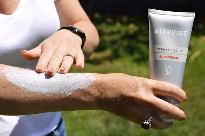 Altruist Sunscreen: Premium SPF for Less 3 Altruist Sunscreen